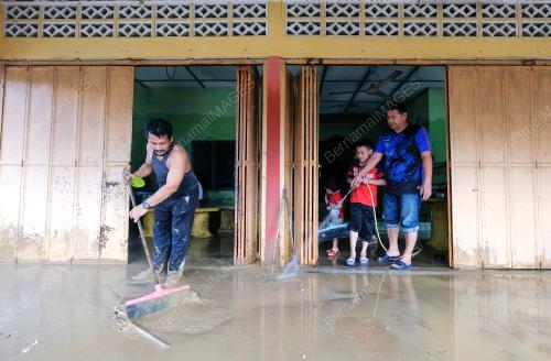 BERSIH RUMAH SELEPAS BANJIR