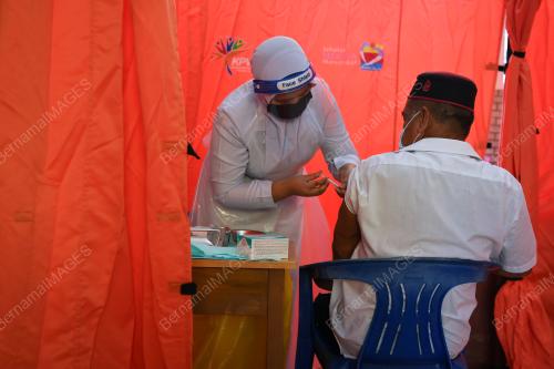 PROGRAM OUTREACH VAKSIN PENDUDUK PEDALAMAN