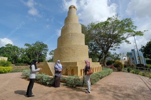 TAMAN MONUMEN