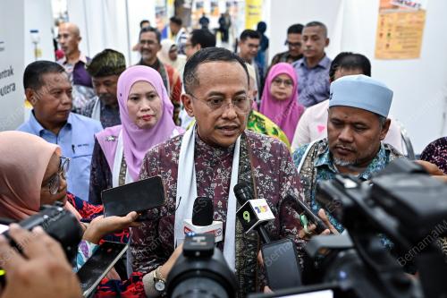DATUK SERI DR AHMAD SAMSURI MOKHTAR