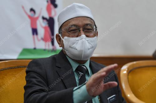 DR ALIAS RAZAK
