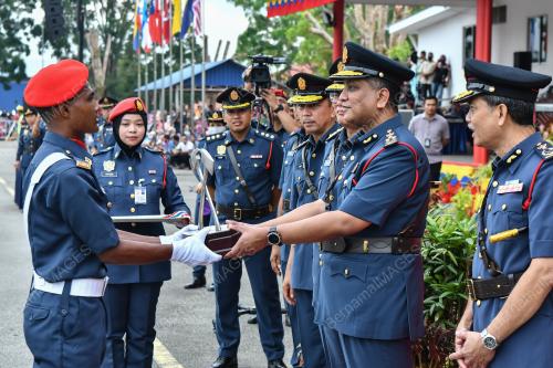 DATUK SERI REEZAL MERICAN NAINA MERICAN