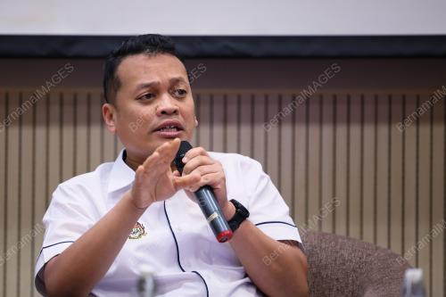NIK NAZMI NIK AHMAD