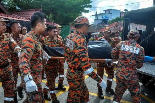 MAYAT MANGSA BANGUNAN RUNTUH