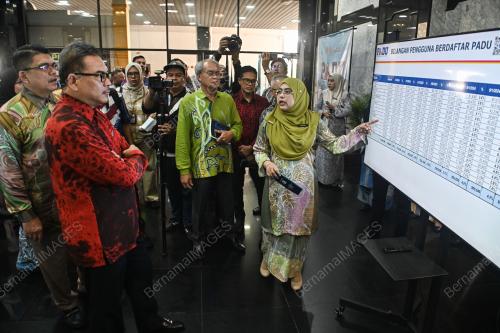 PELANCARAN HARU PADU BERSAMA PENJAWAT AWAM