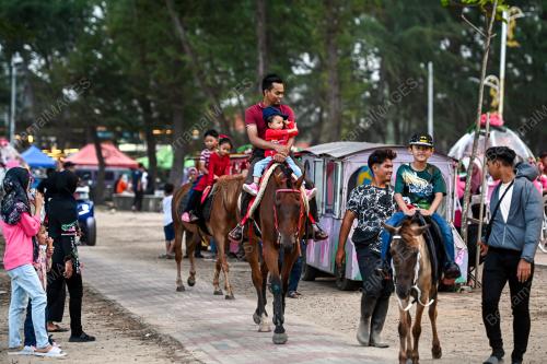 TINJAUAN PANTAI BATU BUROK