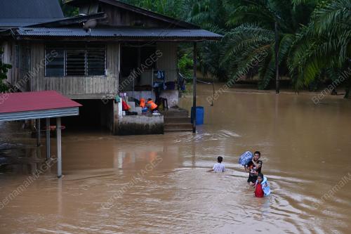 BANJIR KAMPUNG PENGKALAN AJAL