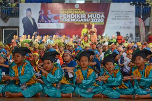 THE LARGEST MULTILINGUAL DIKIR BARAT PERFORMANCE