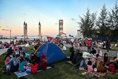 BERBUKA PUASA