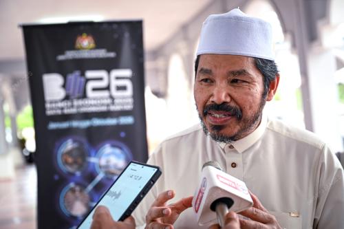 DATUK SERI DR MOHD UZIR MAHIDIN