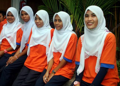 PELATIH WANITA