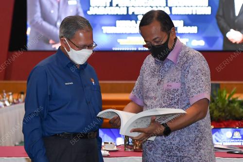 DATUK SERI MUSTAPA MOHAMED