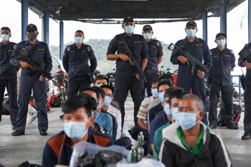 NELAYAN VIETNAM DITAHAN MARITIM