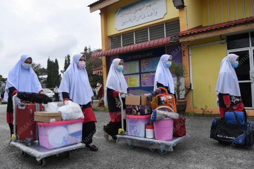 PELAJAR MASUK ASRAMA