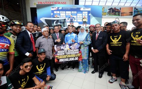 TR08_19042017_AZIZILHASNI_AWANG