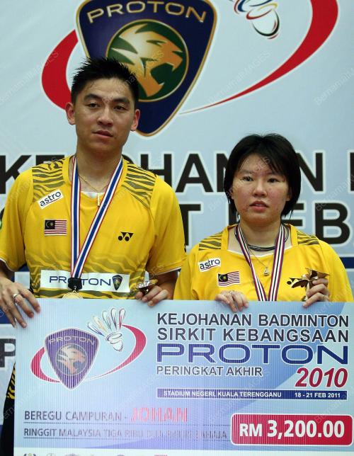 TR08_21022011_BADMINTON