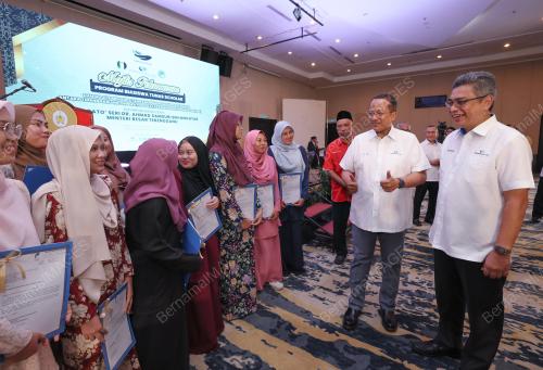 DATUK SERI DR AHMAD SAMSURI MOKHTAR