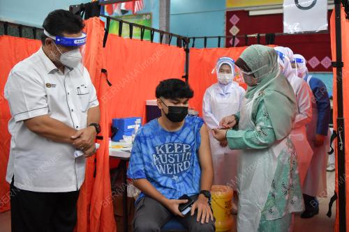 VAKSINASI PELAJAR SEKOLAH MENENGAH