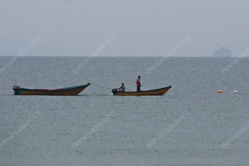 NELAYAN PANTAI CARI REZEKI