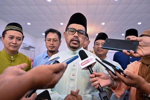 DATUK DR ADNAN MAT