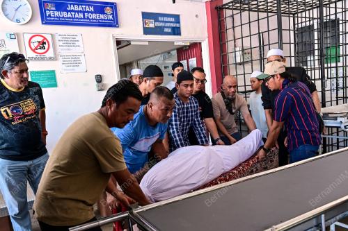 TIGA PEKERJA MAUT