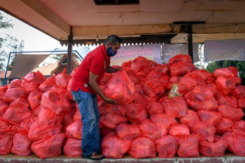 BANTUAN KEPADA MANGSA BANJIR