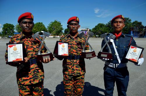 PELATIH TERBAIK