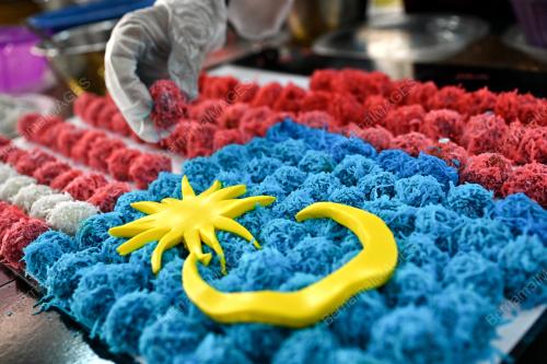 KUIH ONDE-ONDE BERKONSEPKAN JALUR GEMILANG