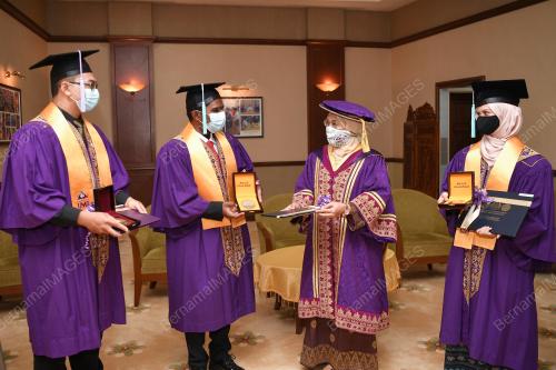 KONVOKESYEN UMT KE-18