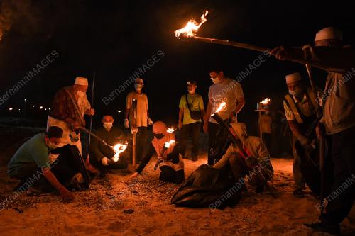 BERSIH PANTAI RAMADAN