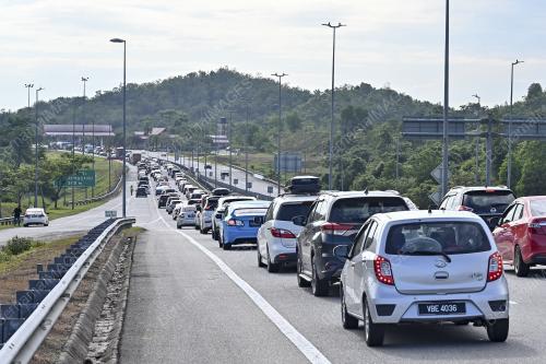 KESESAKAN PLAZA TOL KUALA TERENGGANU