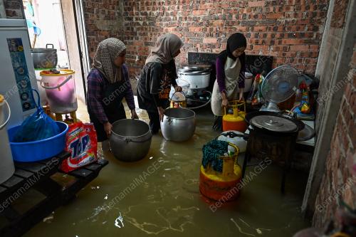 KEDAI MAKAN BANJIR