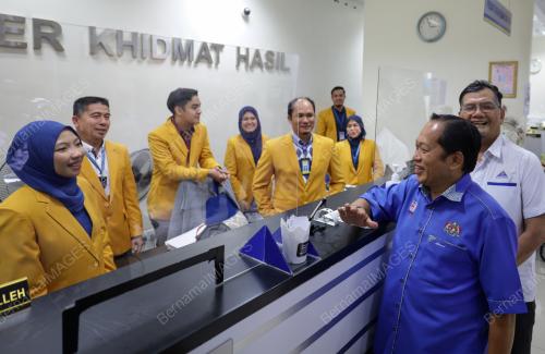 DATUK SERI AHMAD MASLAN