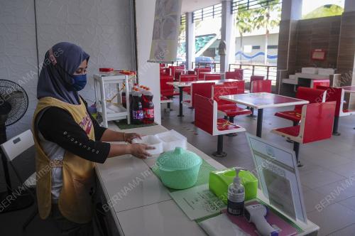 SUASANA LENGANG MEDAN SELERA BATU BURUK 3
