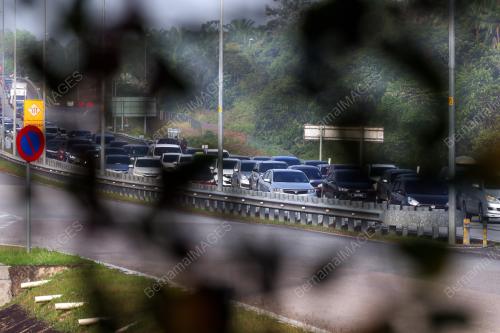 ALIRAN TRAFIK LEBUHRAYA PANTAI TIMUR 2