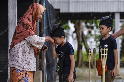KETIBAAN ANAK PERANTAU DI KAMPUNG
