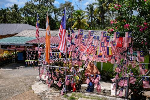 JALUR GEMILANG HIASI RUMAH