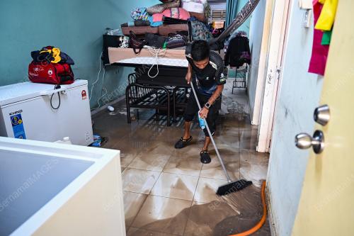 BANJIR TELUK KALONG