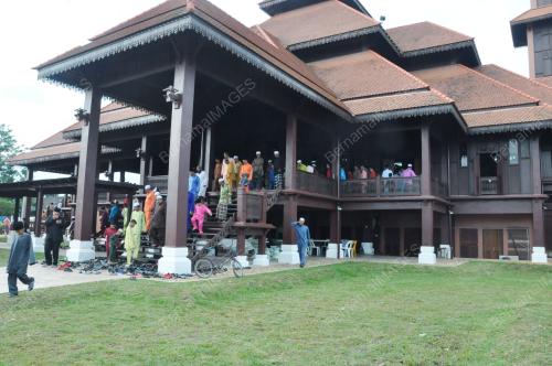 MASJID KAYU