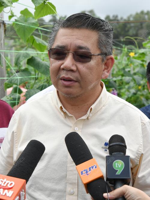 DATUK SERI SALAHUDDIN AYUB