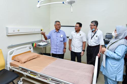 PROF DR FADZLI ADAM