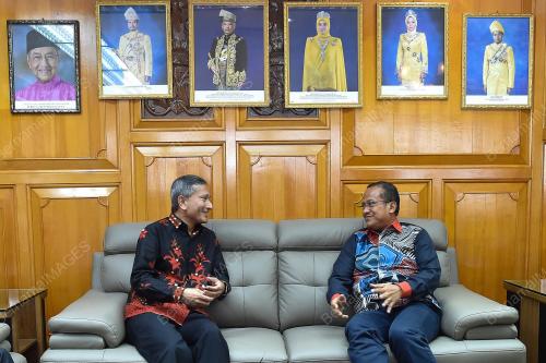 TR09_03102019_KUNJUNGAN_HORMAT_BN201910033093-04
