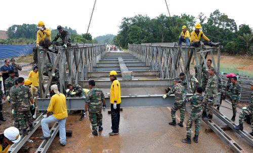 TR09_04012015_JAMBATAN_BANJIR