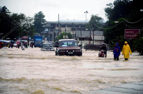 TR09_04122013_BANJIR_CHUKAI