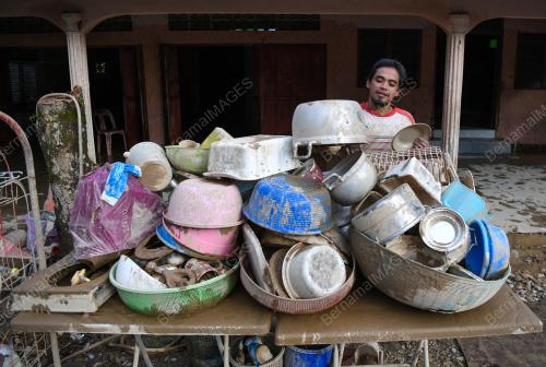 BERSIH RUMAH SELEPAS BANJIR