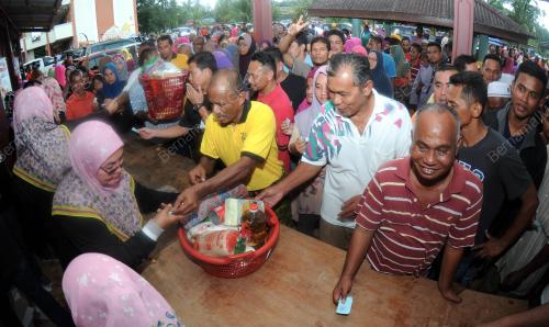 TR09_06012017_BANTUAN_BANJIR