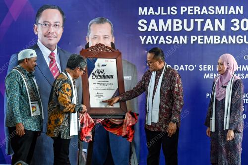 DATUK SERI DR AHMAD SAMSURI MOKHTAR