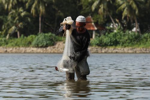 MENJALA IKAN