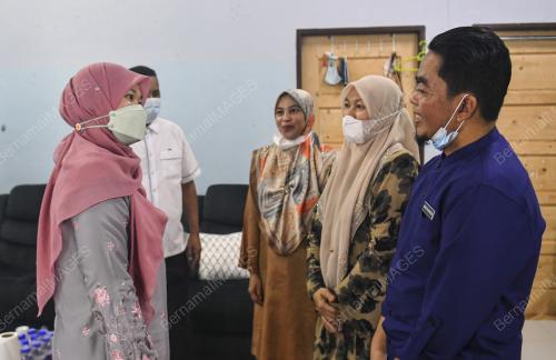 FADHLINA SIDEK