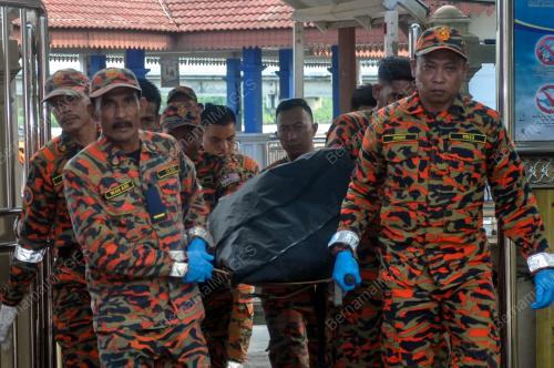 MAYAT MANGSA BANGUNAN RUNTUH